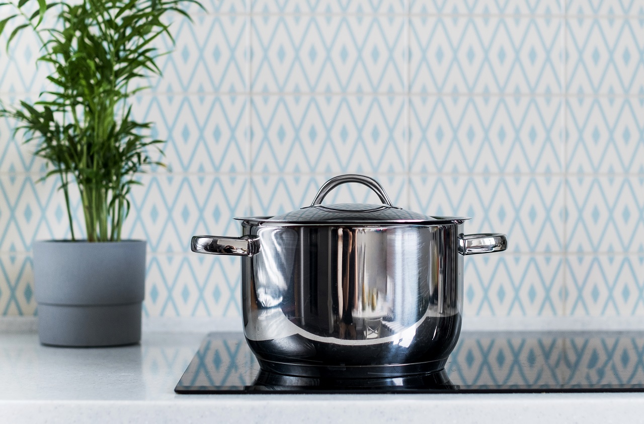 Comment utiliser une casserole normale sur une plaque à induction
