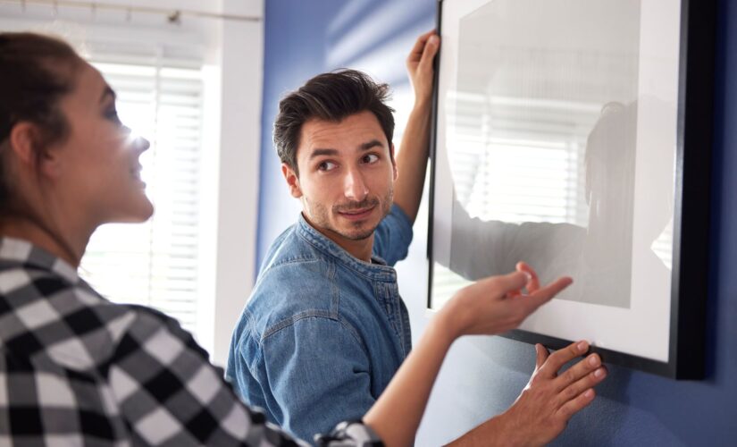 Comment accrocher des photos au mur sans laisser de trace ? Voici les 3 astuces incontournables