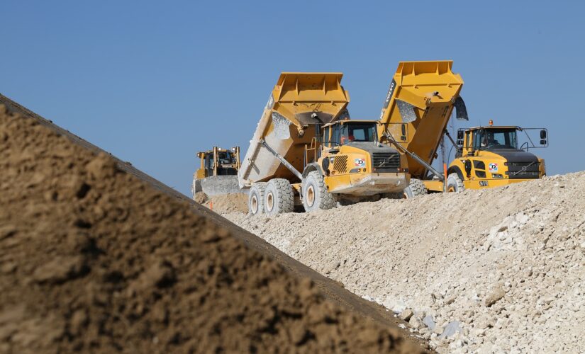 Location d’engins TP : les erreurs courantes à éviter