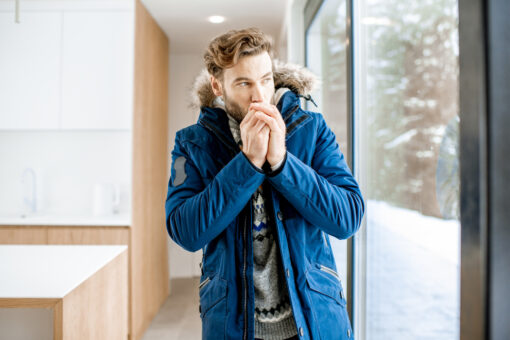 Comment empêcher l’air froid de rentrer par la fenêtre? 5 conseils et 2 astuces en bonus