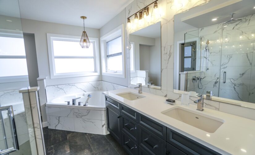 Combien faut-il compter pour une salle de bain complète de 10m2?