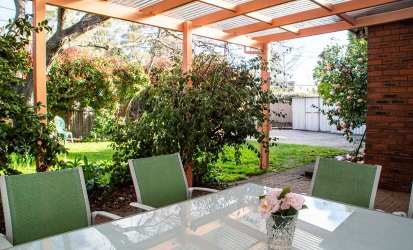 L’intégration d’une pergola bioclimatique dans l’aménagement extérieur