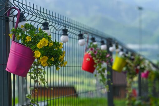 Clôture rigide : comment la poser sans aide ?