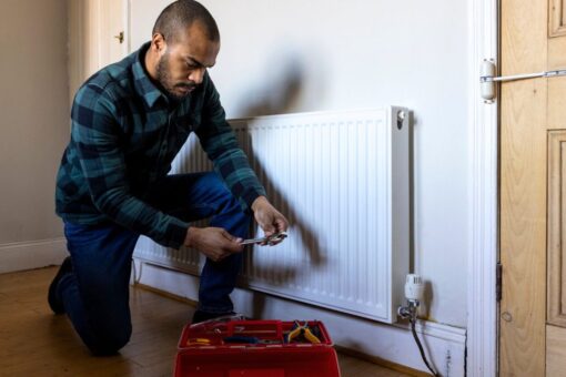 Pompe à chaleur : vaut-il mieux l’installer au sol ou sur un mur ? Voici ce qu’il faut savoir