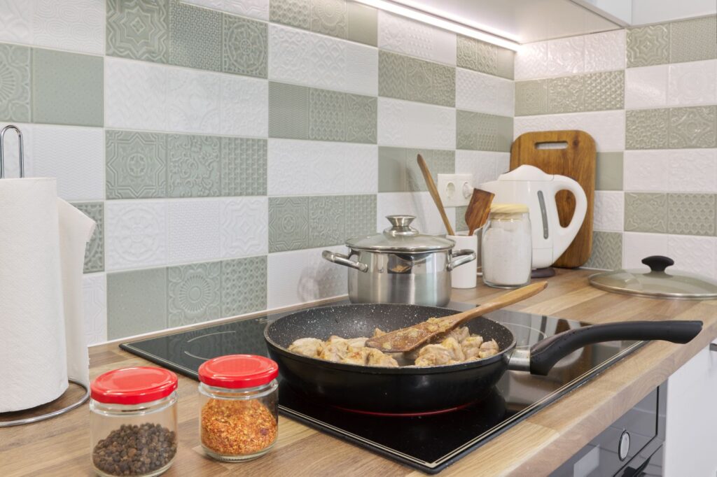 revêtement mural cuisine facile poser carreaux