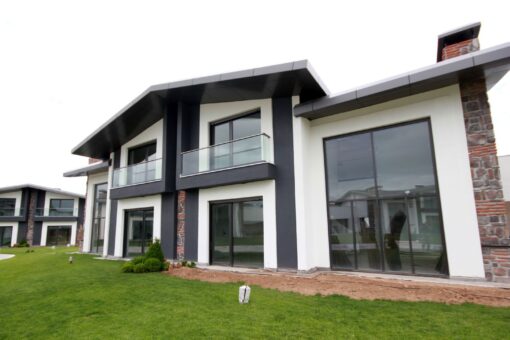 Surface vitrée RE 2020 : que prévoit la réglementation ?