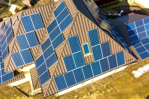 Tuiles solaires françaises : les 4 principaux fabricants dans l’Hexagone