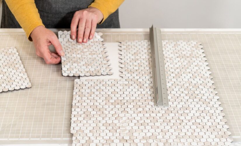 Dalles PVC clipsables ou adhésives : comment choisir ?